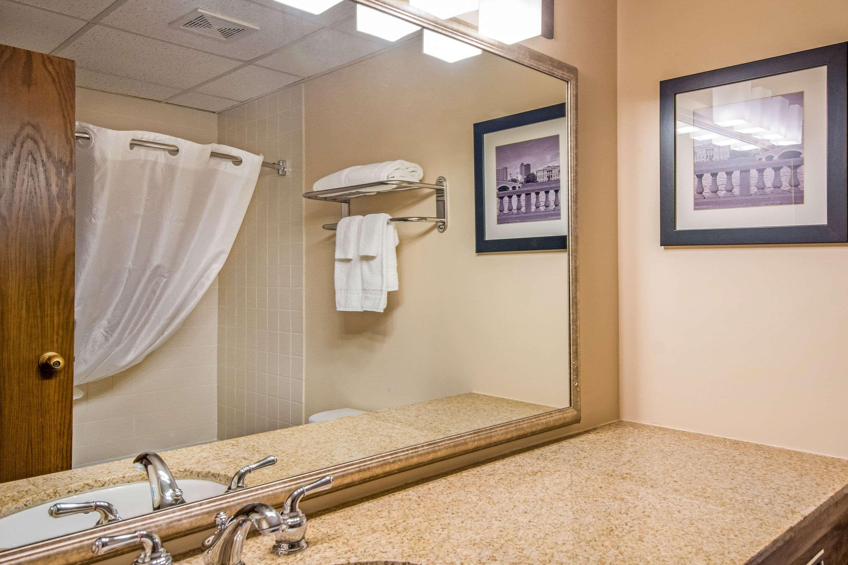 Quality Inn & Suites Virginia Bagian luar foto