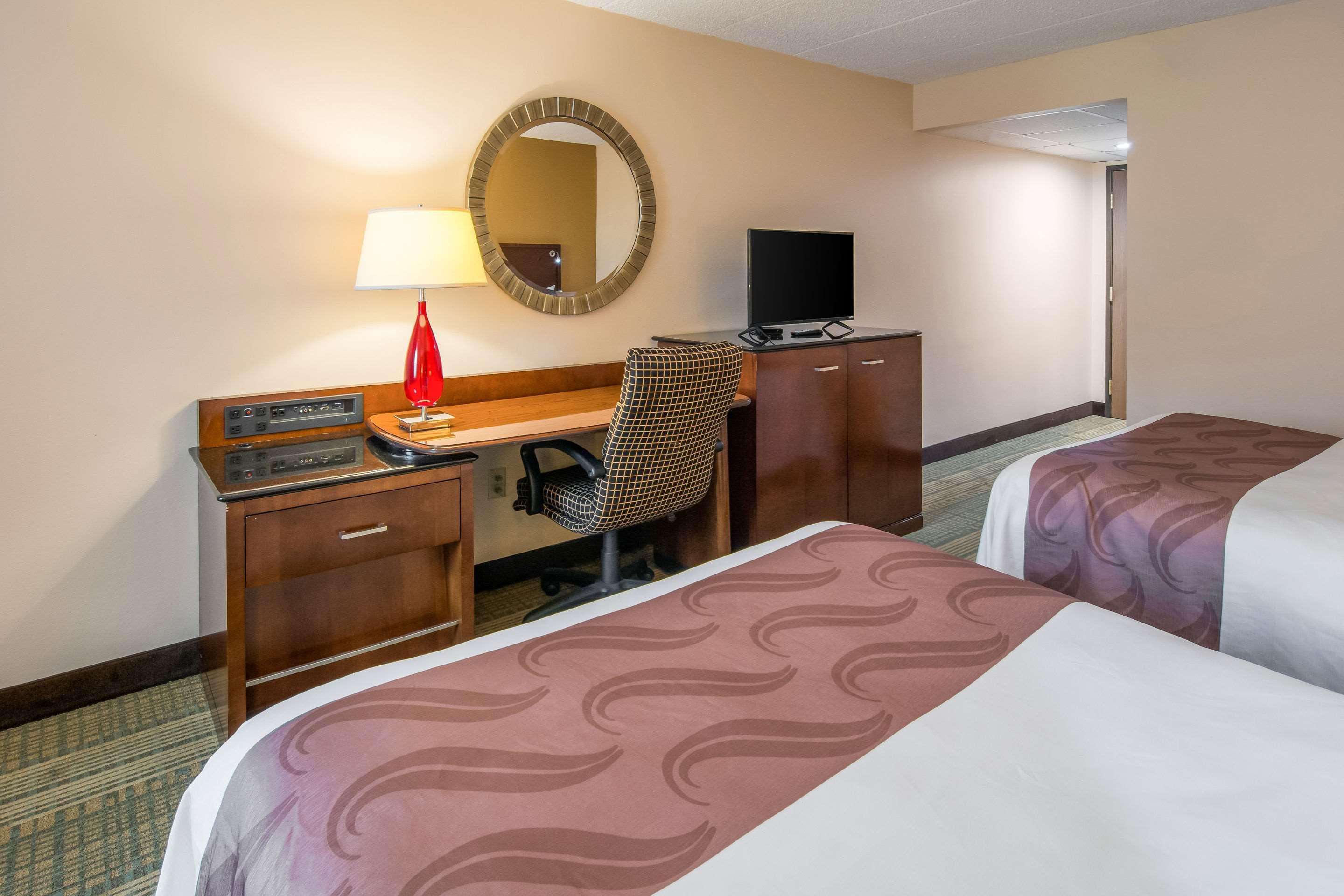Quality Inn & Suites Virginia Bagian luar foto