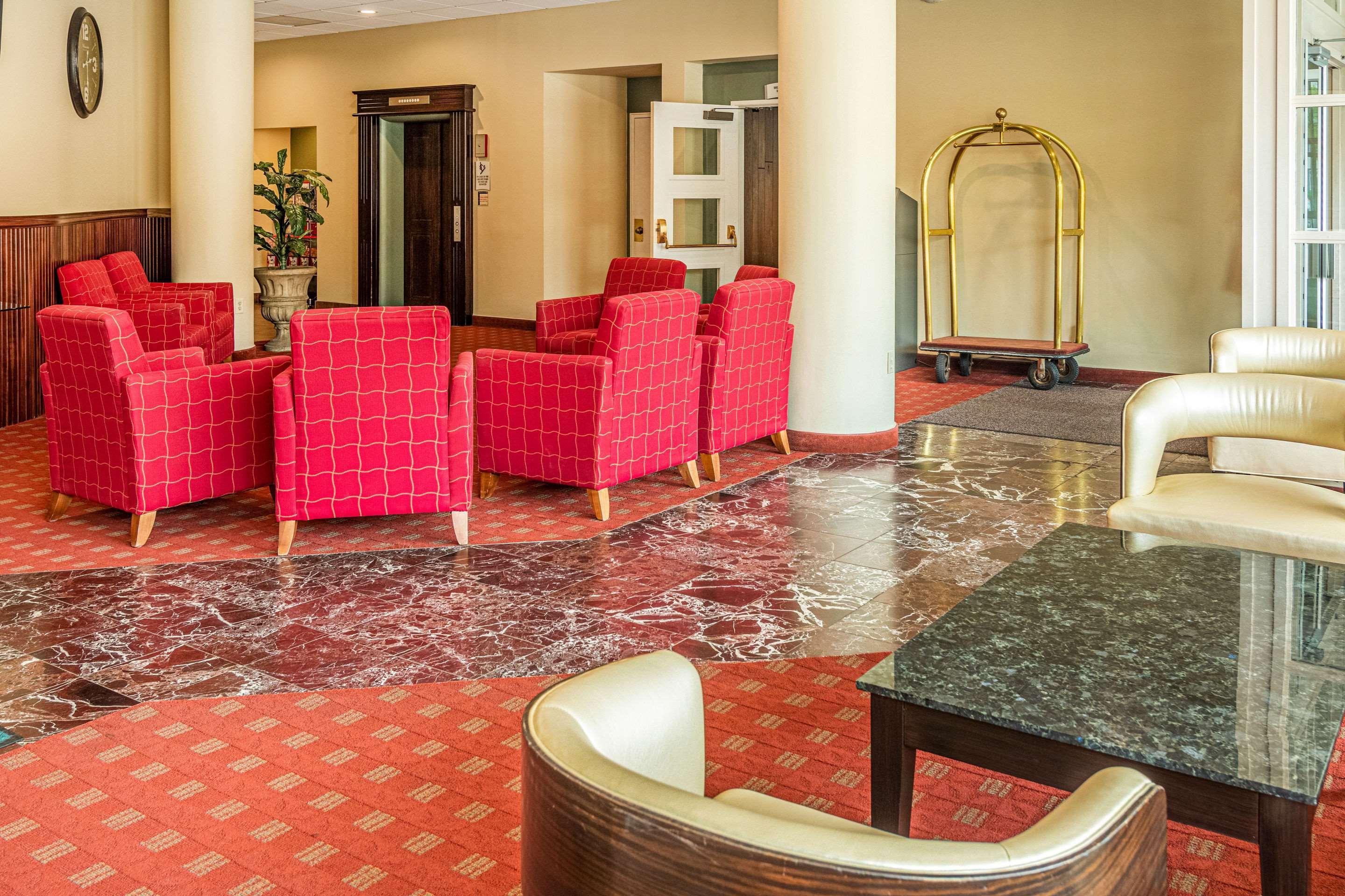 Quality Inn & Suites Virginia Bagian luar foto