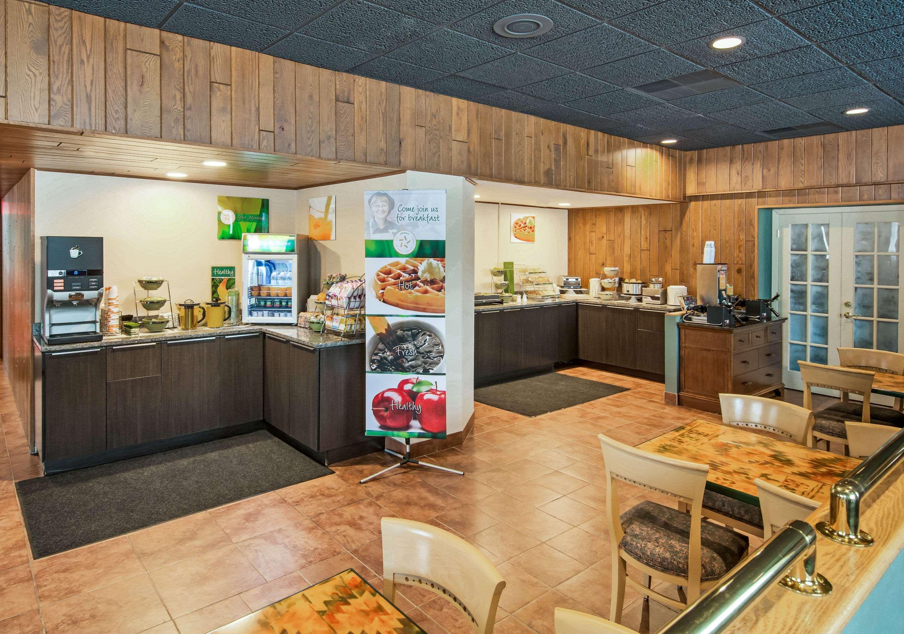 Quality Inn & Suites Virginia Bagian luar foto