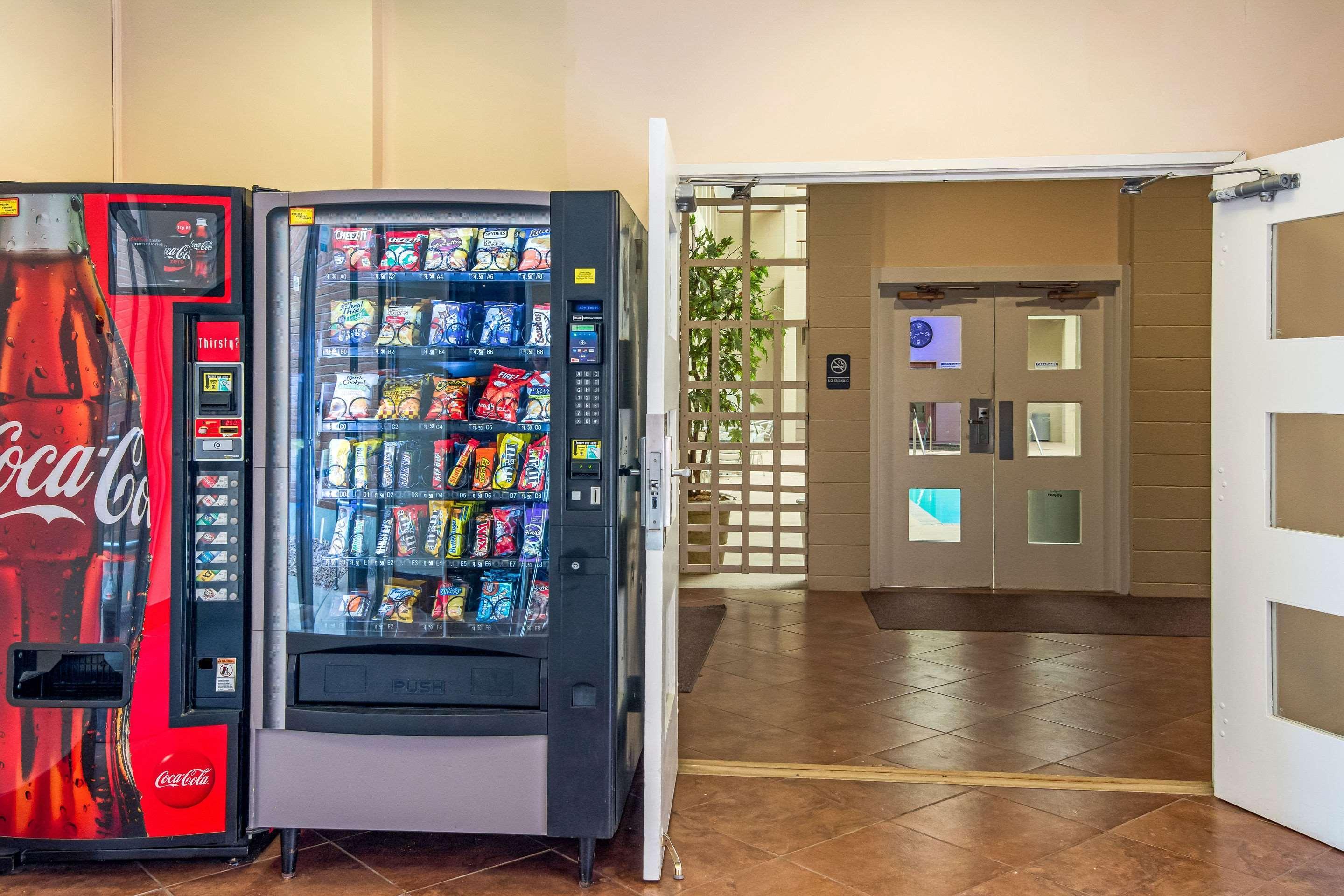 Quality Inn & Suites Virginia Bagian luar foto