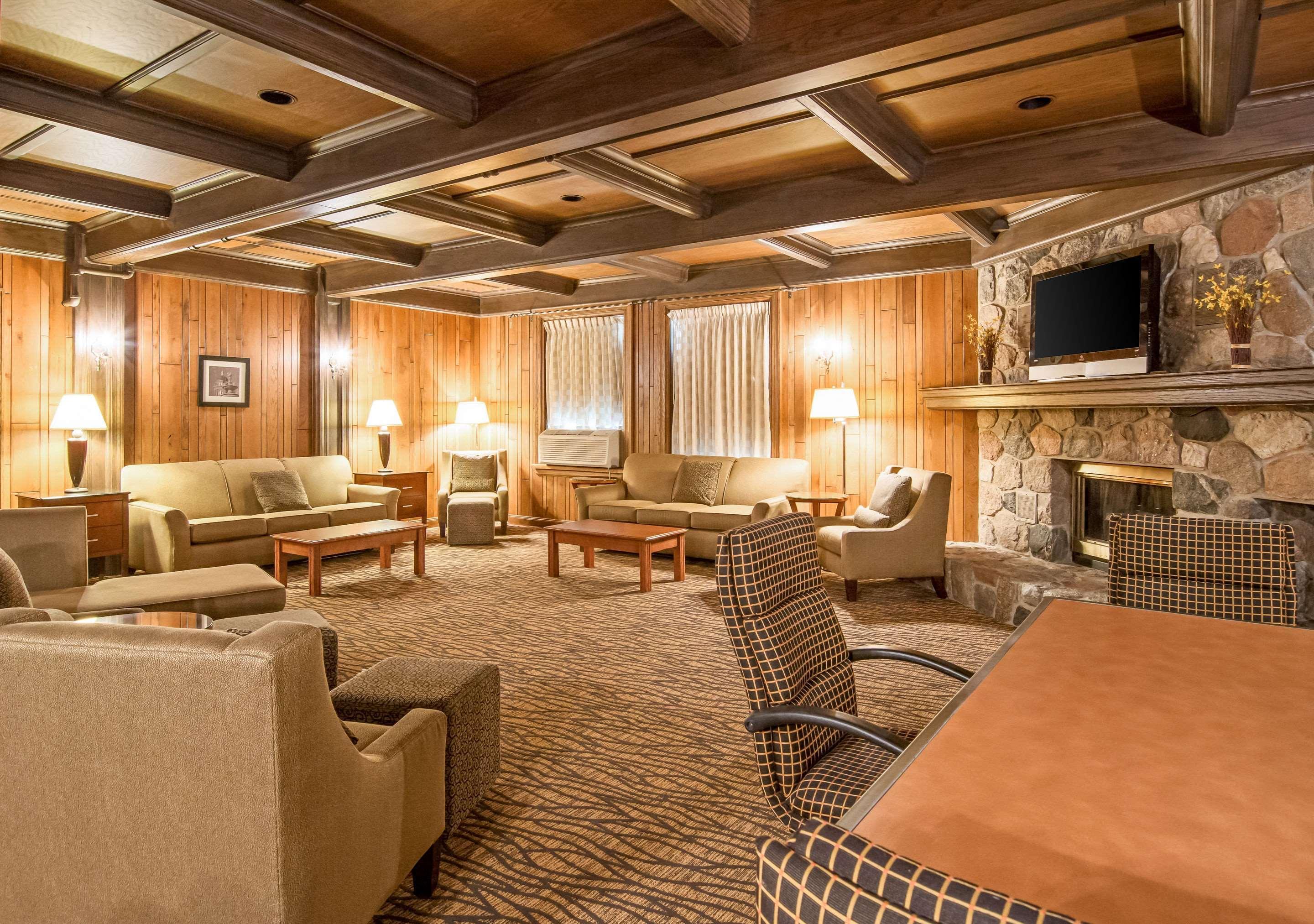 Quality Inn & Suites Virginia Bagian luar foto