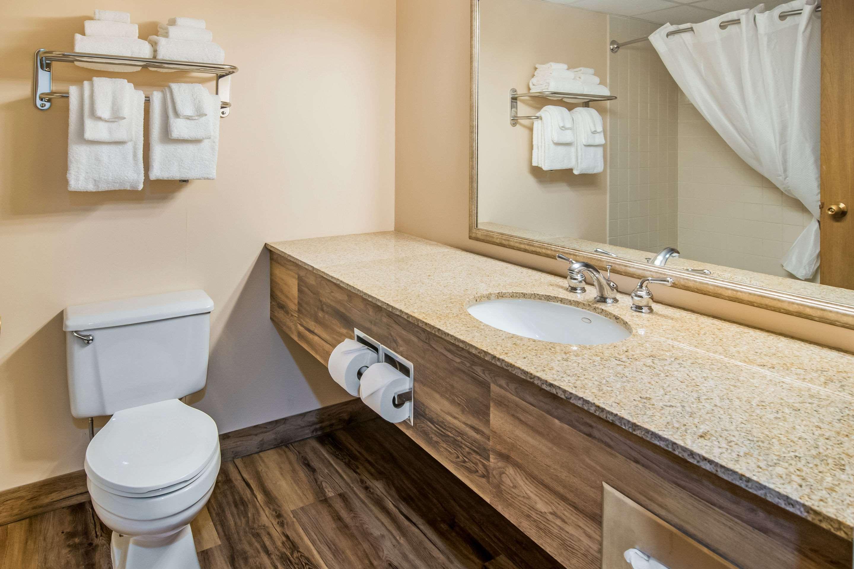 Quality Inn & Suites Virginia Bagian luar foto