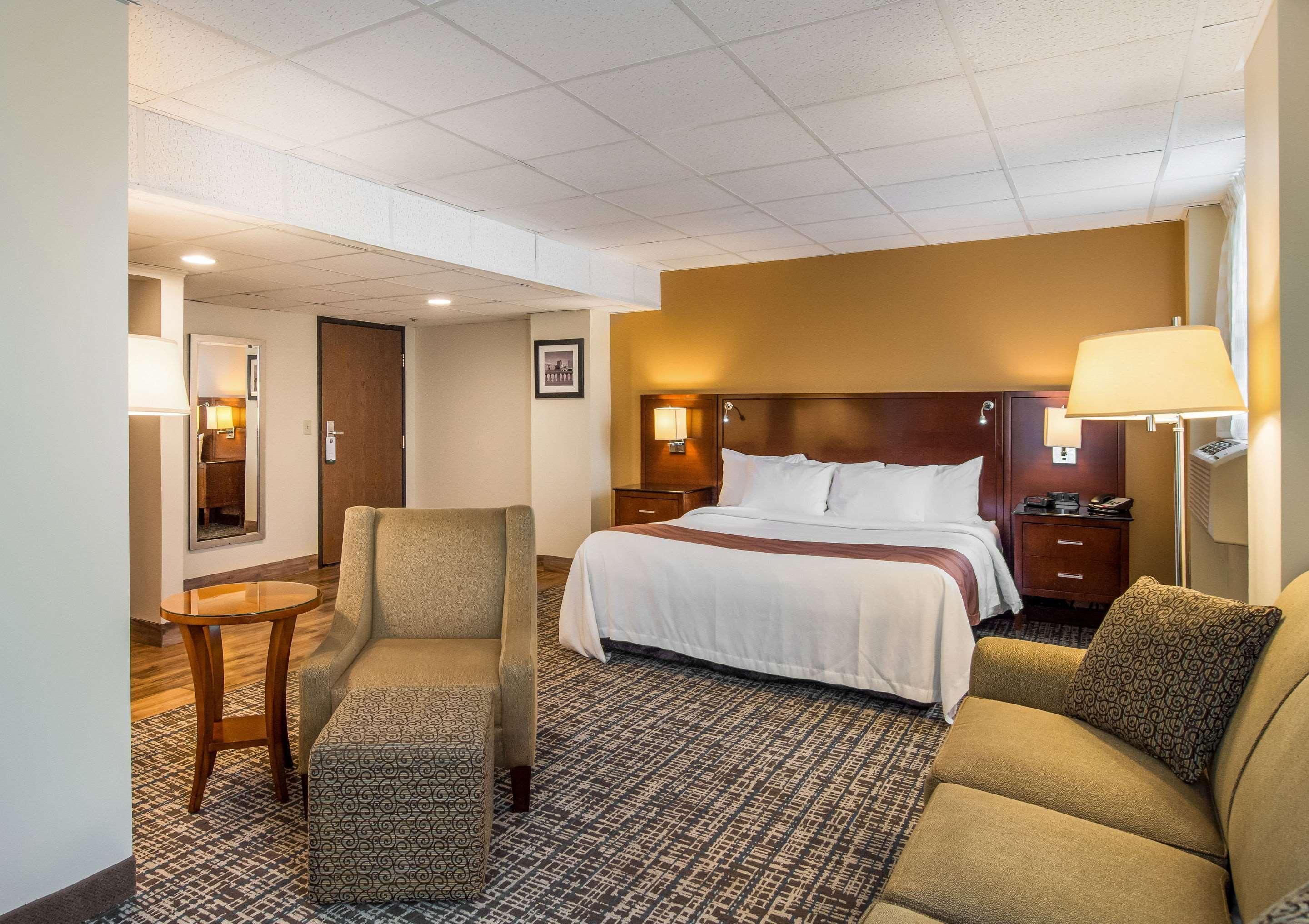 Quality Inn & Suites Virginia Bagian luar foto