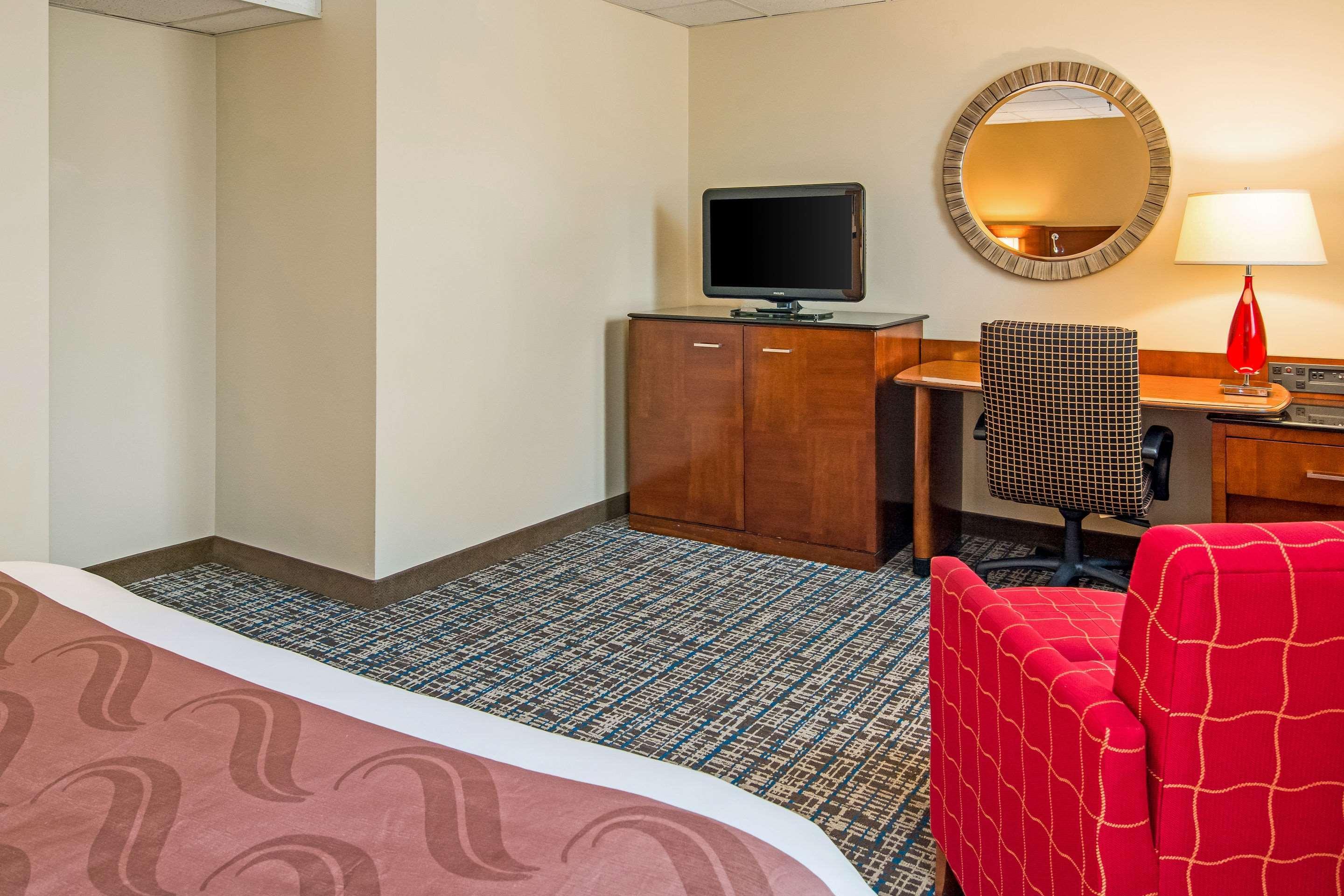 Quality Inn & Suites Virginia Bagian luar foto